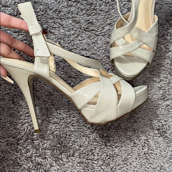 Guess Beige/ Cream heels - Picture 3 of 5